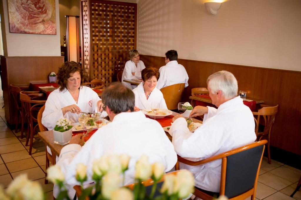 Hotel Gowell Kuur- en Wellness Yolande Buekers Wellen Exterior foto